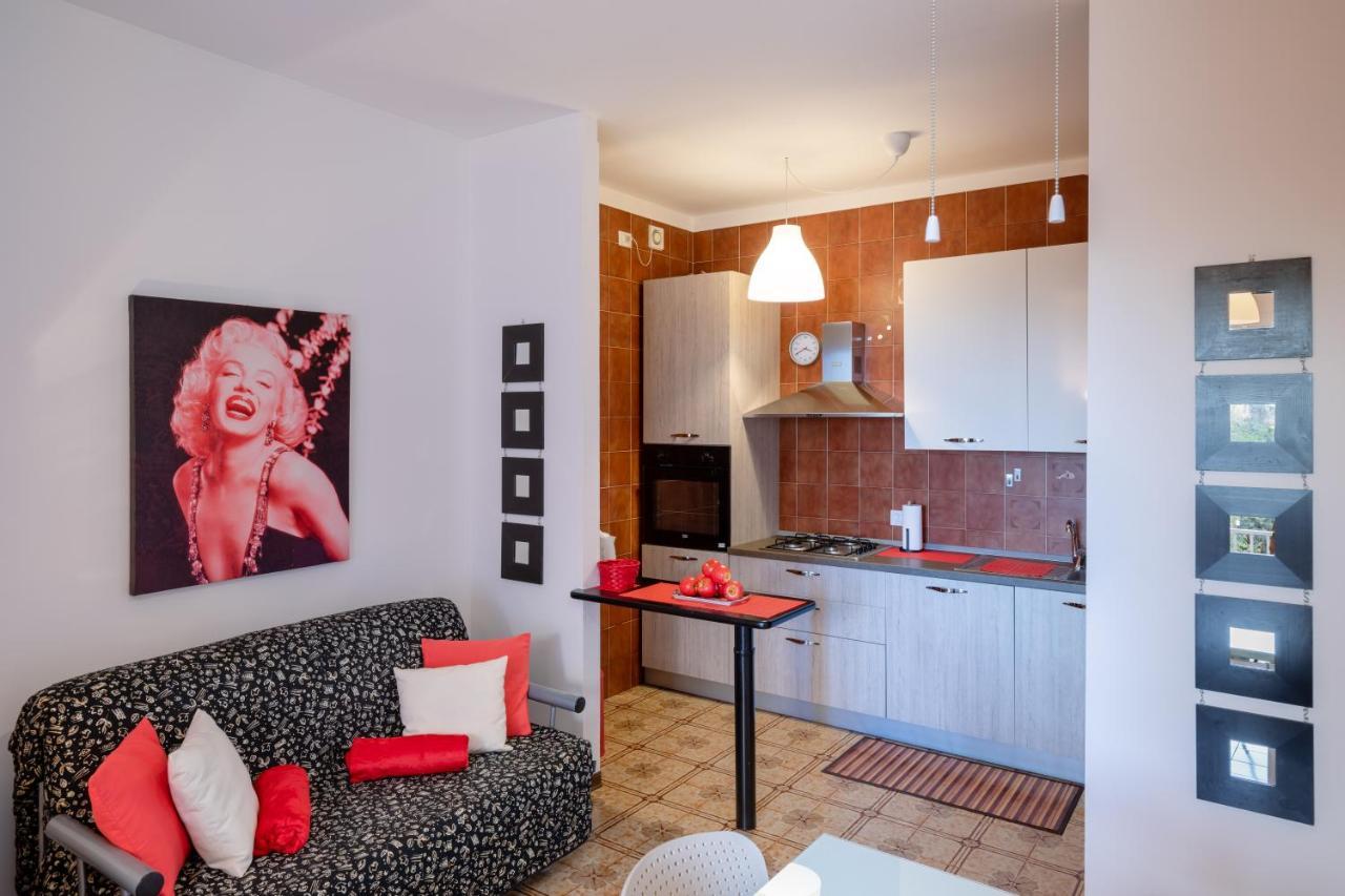086 - Sunshine Home, 5 Minuti Dalla Spiaggia - Parcheggio Privato Gratis Incluso Оспедалети Екстериор снимка